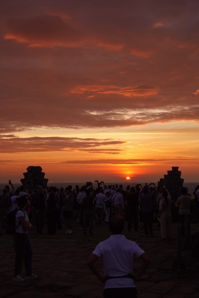 Vivid · Khong ខុង — frame 4