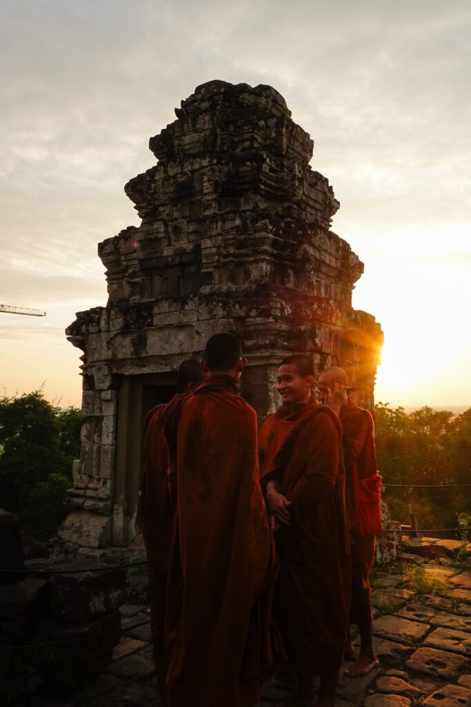 Vivid · Khong ខុង — frame 5