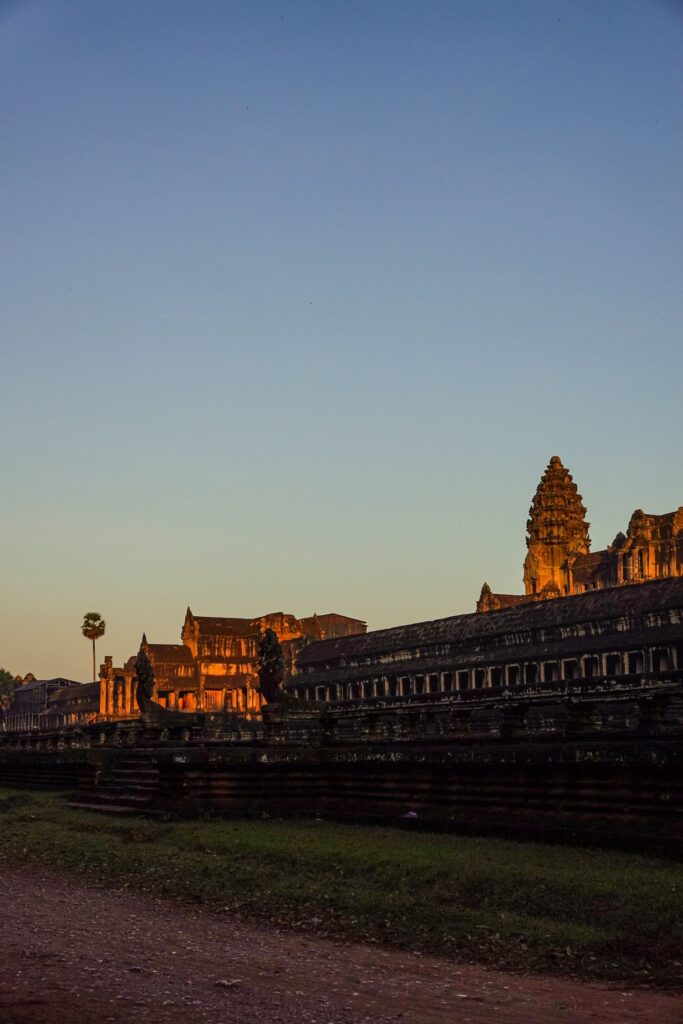 Standard · Khong ខុង — frame 4